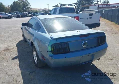 2007 Ford Mustang V6 Deluxe/V6 Premium z USA, uszkodzony, nr VIN 1ZVFT80N775363725